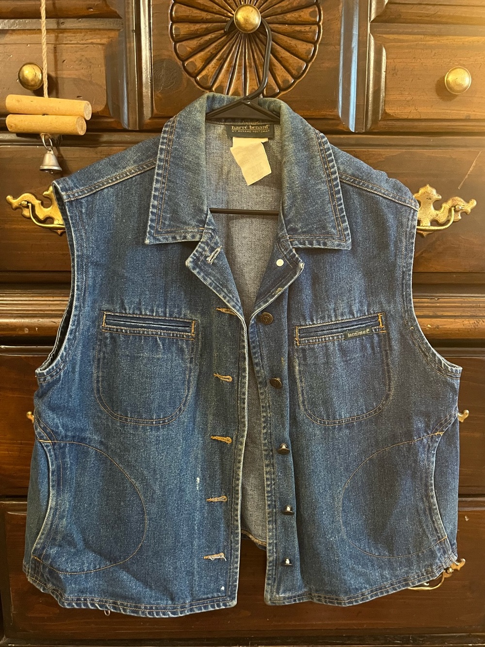 Harve Benard by Benard Holtzman Women’s Blue Denim Vest w. Pockets - Size L